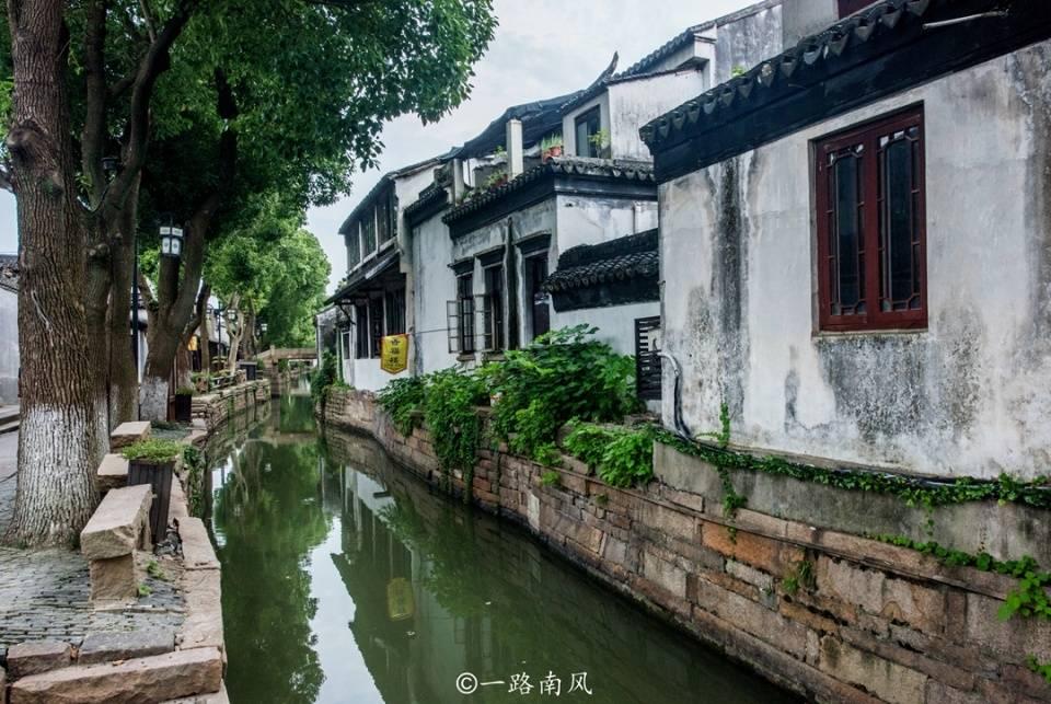 水浒传十大高手排名：鲁智深勉强挤进前十，谁是当之无愧的第一？